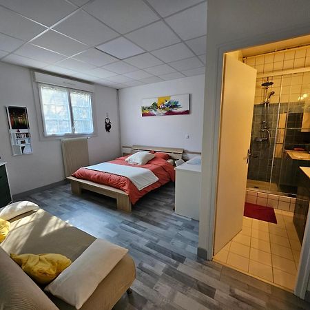 Logement Independant Chez L'Habitant Vouillé Exterior foto